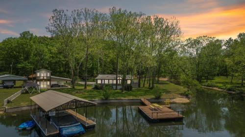 New! 2 Homes-Firepit, Hot Tub, Huge Yard and Dock