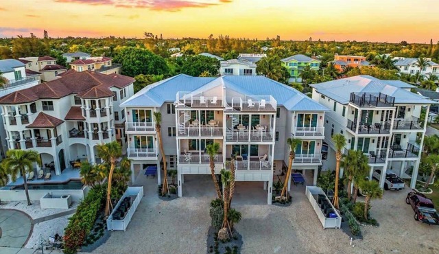New-2 Homes–Pools–Slides–Mini Golf-Steps to Beach