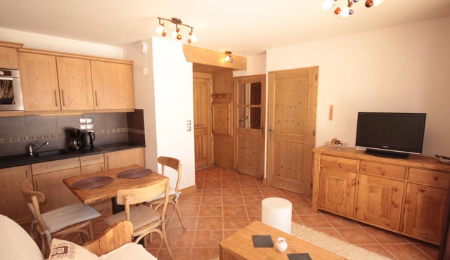 New 2-room apartment with parking and pool access