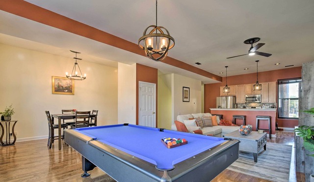 NEW! 2-Story Modern Apt ~ 5 Mi to Dtwn Chicago!