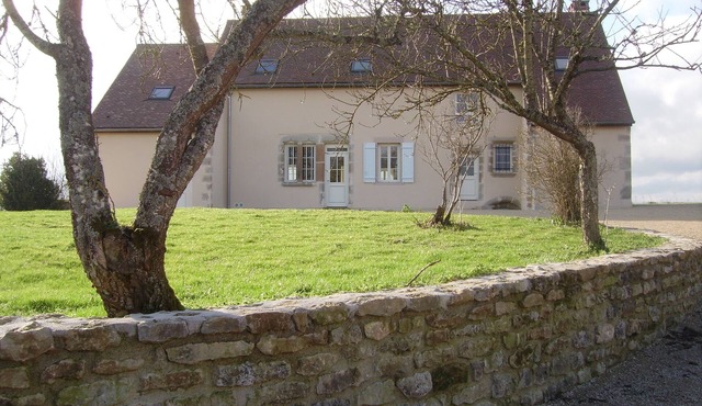 NEW 2016: BEAUTIFUL, FULLY RENOVATED FARMHOUSE 150M2, NEAR BEAUNE, WINEYARDS, A6