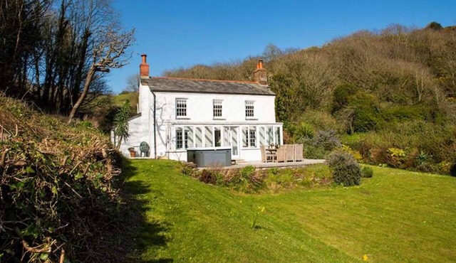 NEW 2021, Idyllic Cottage in Polkerris, by the beach, sea views, near Fowey.