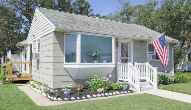 *New 2022- Cottage* One block for Bay Beach