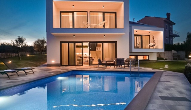 New 2022 - luxurious Villa Ante, with private pool and sauna