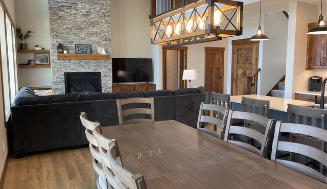NEW! 2023 Built Spacious Lake Home on Cross Lake