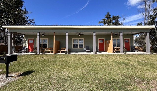 New 2023 Deer Point Lake House with Kayaks, EV Charger, & Dock - Dog Friendly