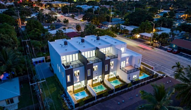 New 2023 Luxe Modern Home with Pool