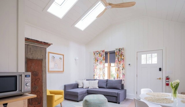 New 2024 Cottage Near Burlington Beaches & Bike Path — Sleeps 4