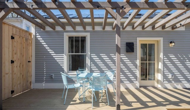 New 2024 Cottage with Deck & Pergola Near Burlington Beaches — Sleeps 4