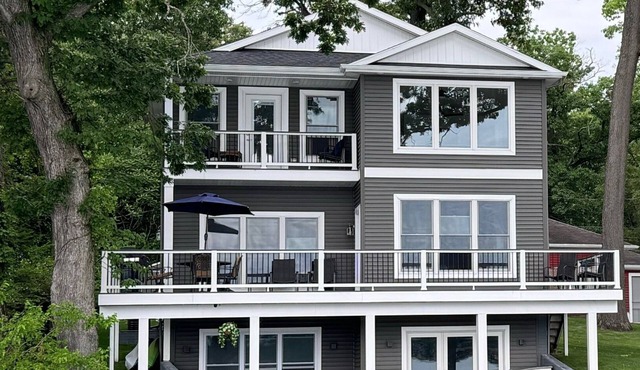 New 2024! Stunning lake front home Magician Lk, 5 bedrms, 6 baths, Sleeps 14