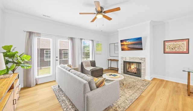 New 2024 Townhome | Bright & Modern Stay Close to Downtown Spartanburg