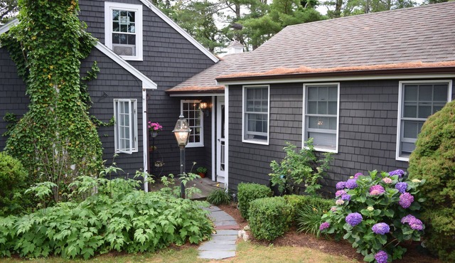 NEW 2025! Family friendly cabin in Harwich, water peek & walk to private beach
