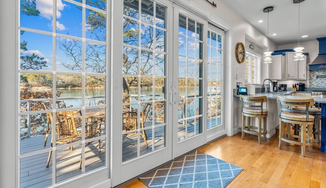 New 2025 Rental-Waterfront, Dock, 3-Beds+, 3.5 baths