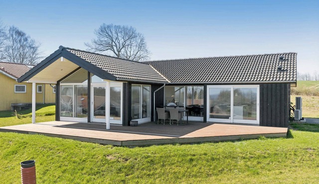 New 2026 holiday home with spa near beach