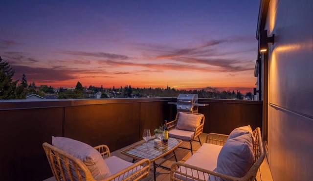 NEW! 2B2BA Modern Fremont Home w/Parking & Rooftop, BBQ, AC, Built in 2024