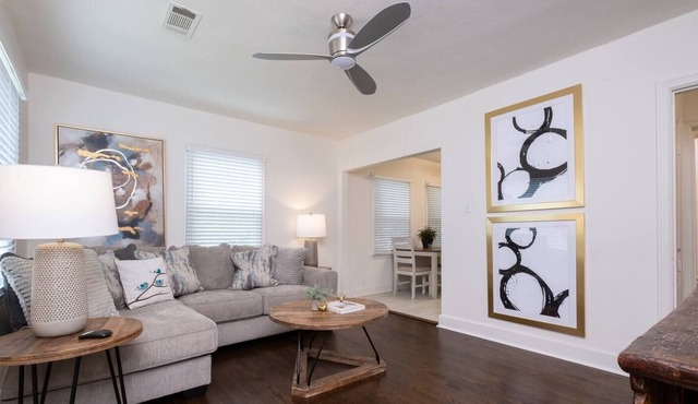 New 2BD/1BA Home~Close to Everything~"Penny Lane"