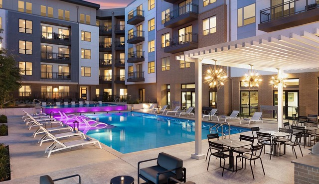 *New 2bd/2ba Listing* Convenient Crestview Location Close to Domain & Downtown