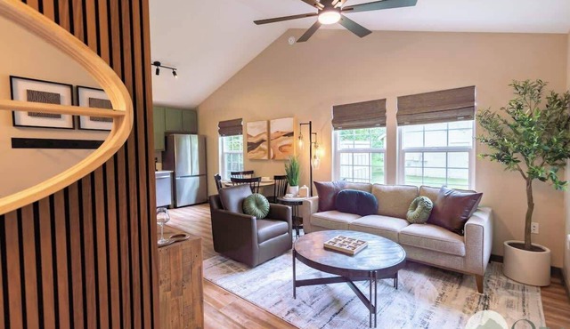 New! 2bd/2ba w/Laundry & Kitchen