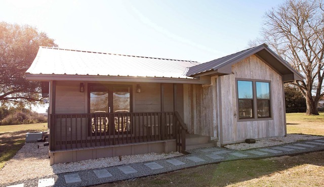 NEW | 2BR + Firepit | Minutes to Town + Shops