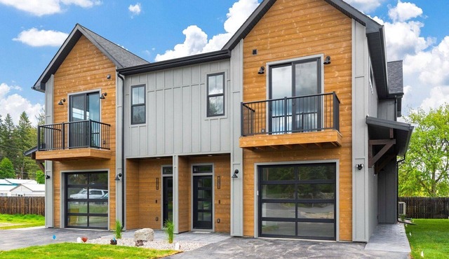 New 3 Bd 3Ba Condo in the heart of Lakeside MT