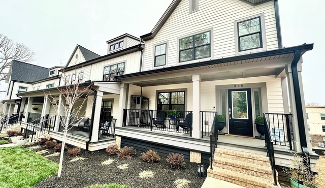 NEW 3 BDRM 3.5 Bath Townhome in Downtown Waxhaw, NC- 20min to Charlotte