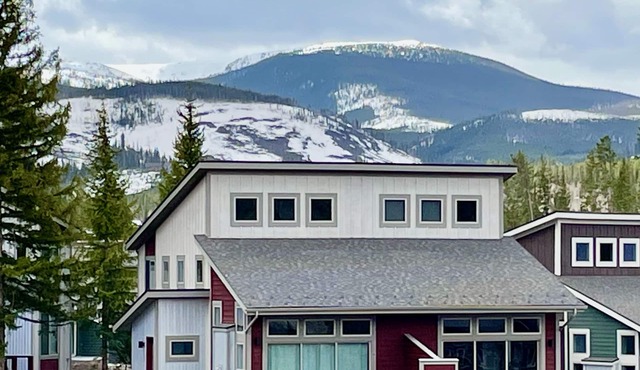 NEW! 3 bed/2 bath w/Private Hot Tub, Walk to Town
