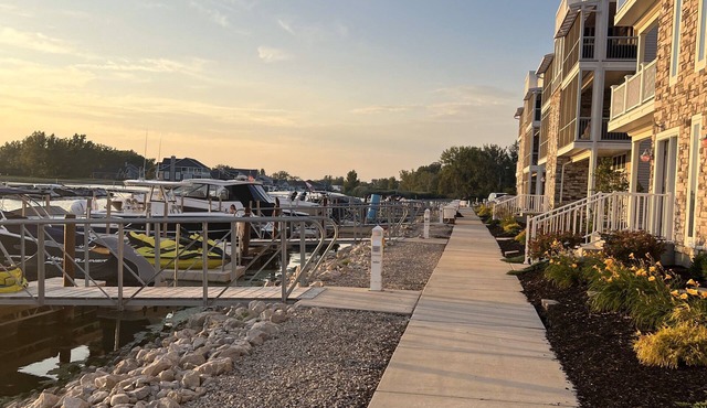 NEW 3-bedroom Marina waterfront condo in marvelous Lakeside Marblehead