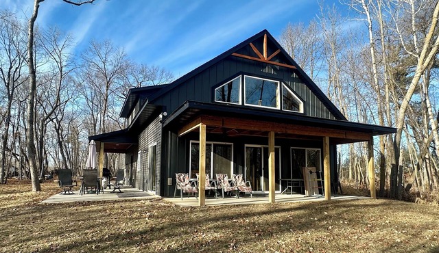New 3 bedroom 2bath cabin on Sullivan lake