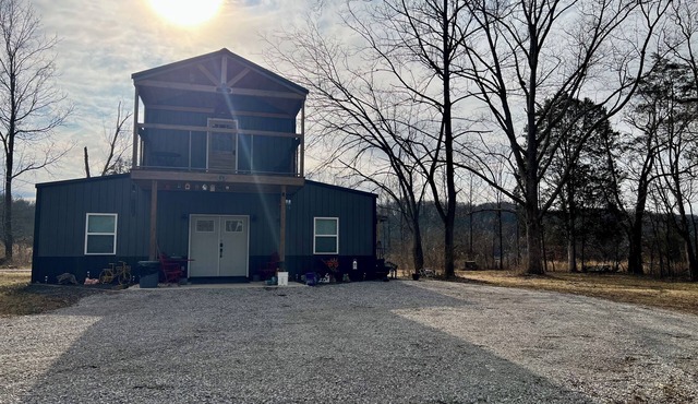 New 3-bedroom Barndo with fiberWiFi, in tranquil Burnside near Lake Cumberland