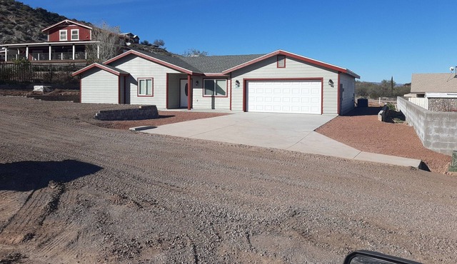 New 3 bedroom house 10 minute from Roosevelt lake.