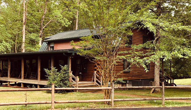 NEW 3-bedroom log cabin in historic triangle of Yorktown/Williamsburg/Jamestown