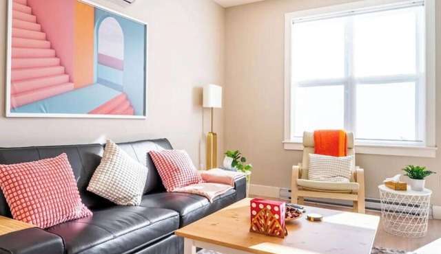 NEW 3 Bedroom Luxury Escape- Deck, BBQ & Fireplace