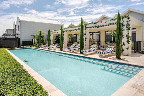 New 3-Bedroom Terrace Home, Resort-style Pool