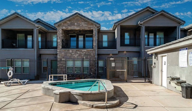 New 3-bedroom townhome with Pool in enchanting Ivins