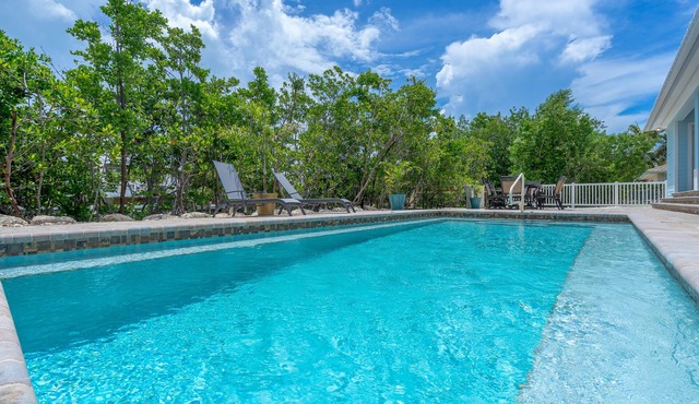 New 3 Bedroom Home with Dockage, Pool, ICE MAKER on 13th St in KCB