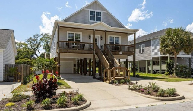 NEW 3 Bedroom w/Water View & Access to Waterway