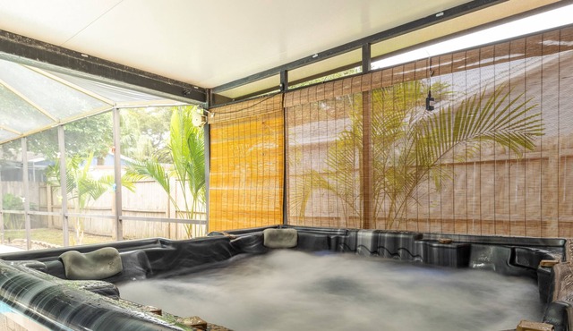 New 3 BR Home Pool/Hot Tub- Near Downtown and Beach