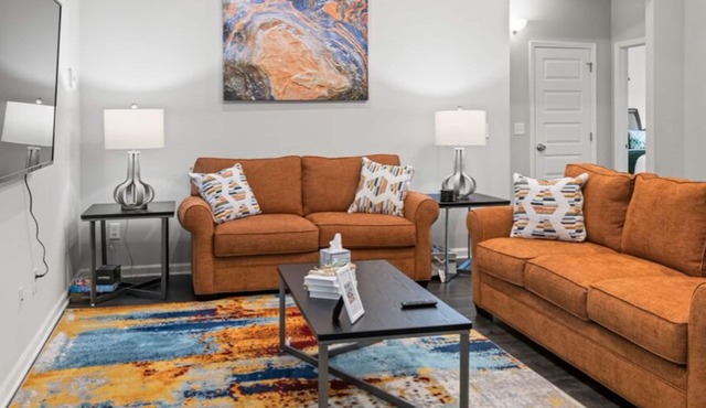 NEW 3-BR townhome in delightful Spring Hill with WiFi, AC and many amenities