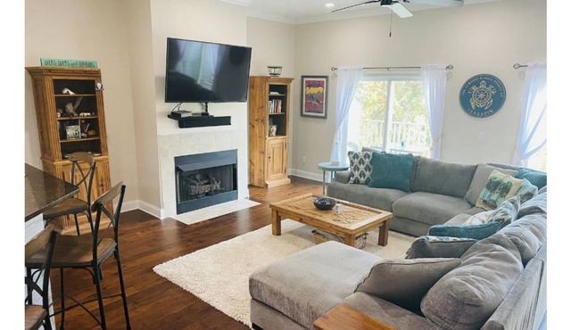 New 3 BR Townhouse, 2 miles from Downtown Folly