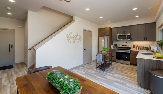 New 3 ensuites hotel-like modern townhouse