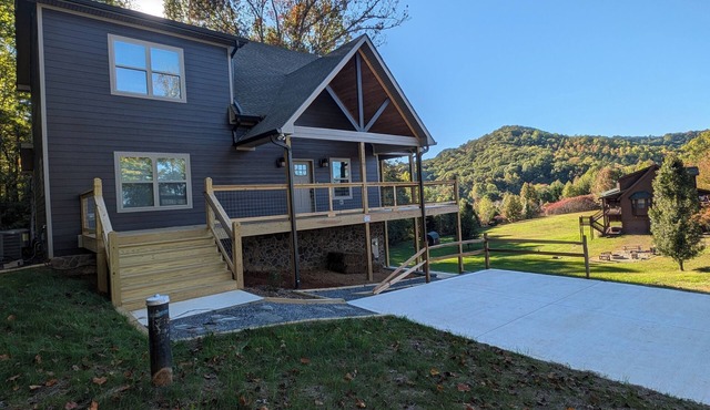 New/3 Master Suites/Game&Theater Rms/Fire Pit/WiFi/Easy Access/View/Pool Access