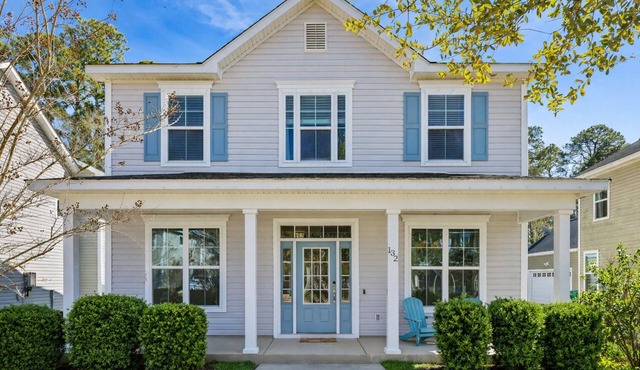 NEW 3 mins to Old Town, Charming Bluffton family retreat, game room