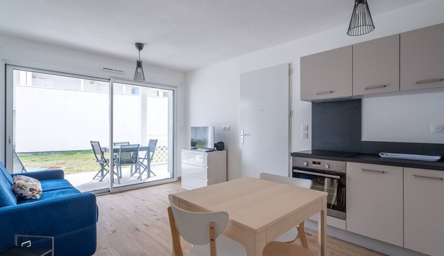 New 3-Star Apartment - Pool, 100m from Ocean, For 4 People, WiFi, A/C, Parking, Housekeeping Included