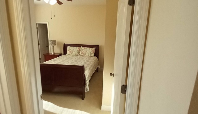 New 3000 Square Feet Golf Executive Home, 20 min to Downtown Orlando!