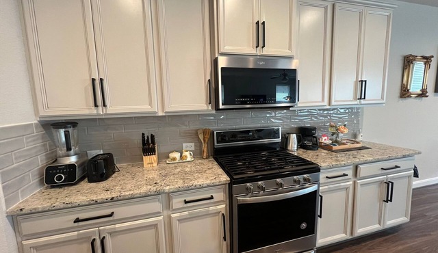 New 3bedrooms 2.5bathrooms with Tesla charging station.