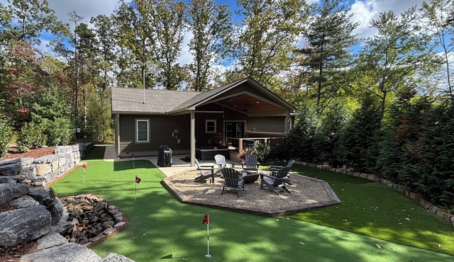 NEW 3BR-2B home in Asheville with hot tub & firepit! Discounted mid-week stays!