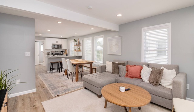 New!3BR/2BA Home in the Vibrant City of Hazel Park