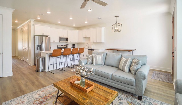 New 3BR/3.5BA condo 1.2 miles from MSU and 1.9 miles from the Cotton District!