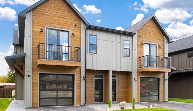 New 3BR/3BA Condo Steps from Flathead Lake