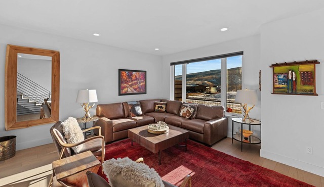 NEW 3BR/3BA Townhome w/Mountain Views, Heated Garage with Walk to Brewery - CB2